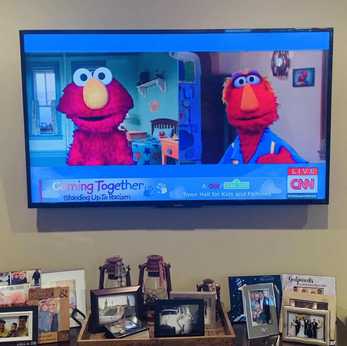 melaniesgriffin's tweet photo. Reminder to Parents - the @sesamestreet Stand Up to Racism Town Hall is starting. Tune into @CNN. ❤️ #SpreadYourSunshine #ShineItForward #DiversityMatters #InclusionMatters #ActionMatters https://t.co/WI1QatU4lF