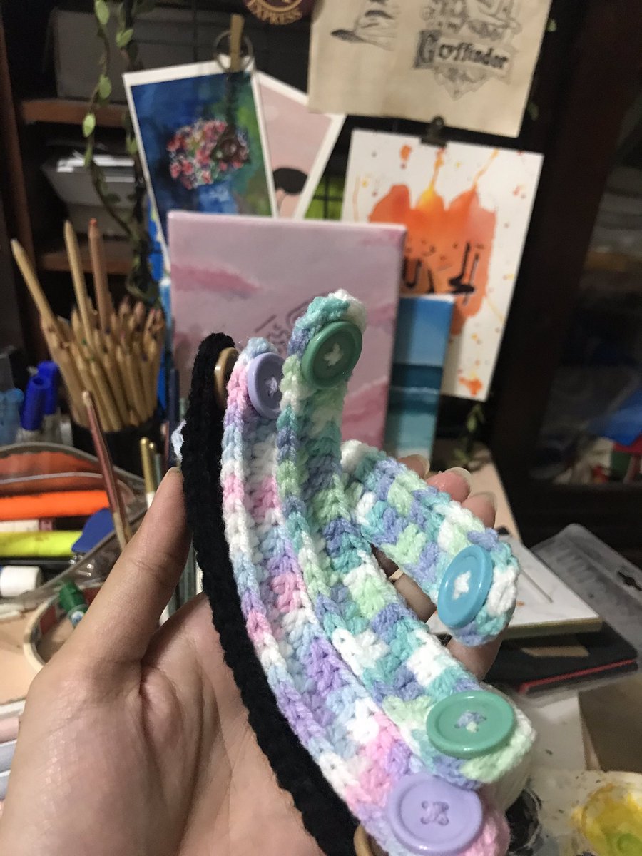 Artomaii's tweet photo. hi! anyone yang struggle nak pakai mask tu boleh dm sis. 💯 HANDMADE with ❤️
lepasni dah tak payah nak mencarut bila dah pakai tudung tapi lupa pakai mask 🤭 Easy RM5 JE SATU GAIS #HelpMeRT #REZEKI https://t.co/JOiffthgy9