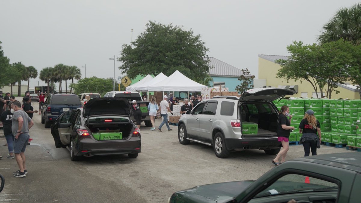 OrangeBowl's tweet photo. We’re honored to work with @FeedingSouthFL, @McCraneyPropCo, @2021Miami and amazing volunteers to provide over 7️⃣0️⃣0️⃣ South Florida families with meals today!

#OrangeBowlCares 🍊 https://t.co/HY08bvLQ1X