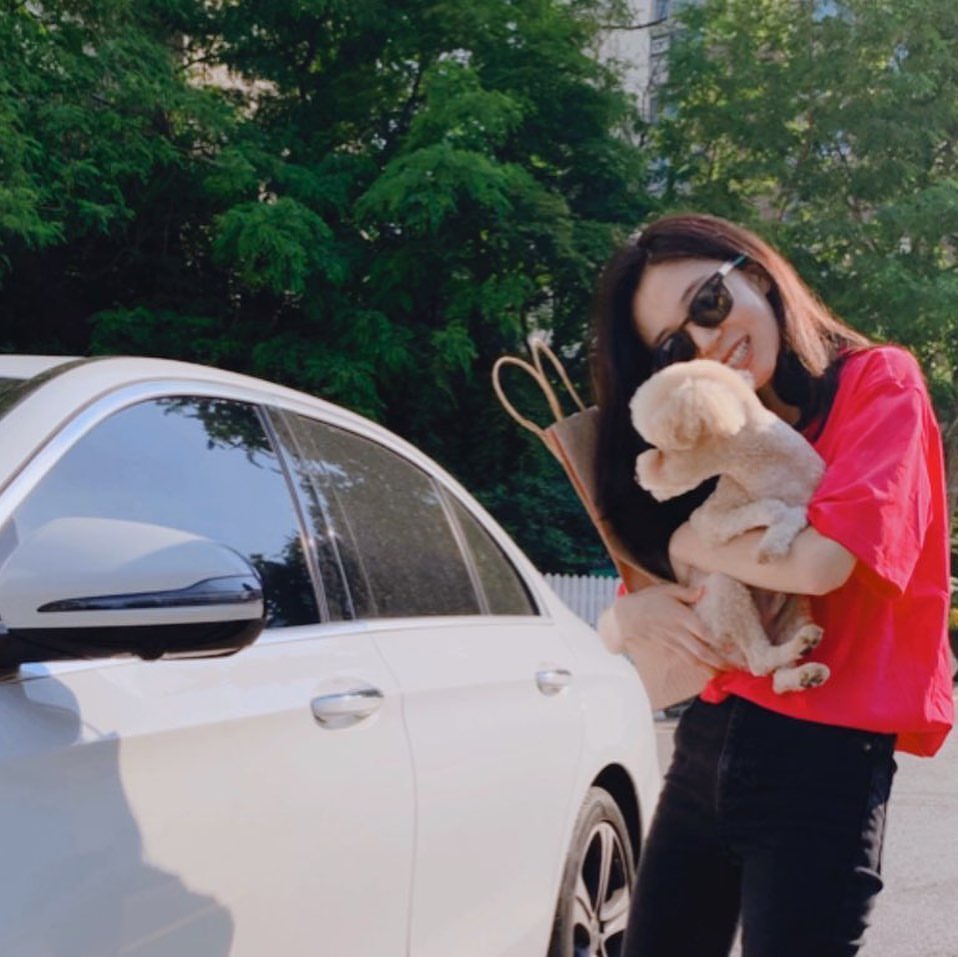 Jinibeak_Bot's tweet photo. 동네주민 예원언니랑 선물교환타임🎁
고마워요언니❤️
(마스크는 사진찍는10초만빼고 착용했어요:) https://t.co/KAII6CHREc