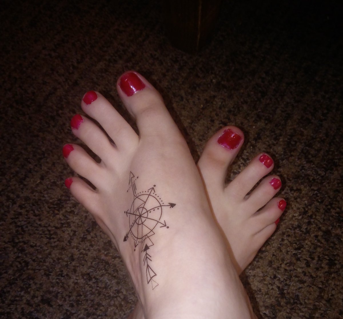 Tempted to get this #tattoo for real. #redordead #footfetish #paypig #daintyfeet #uksize5 #smallfeet #footworship #paypigs #cherrytoes