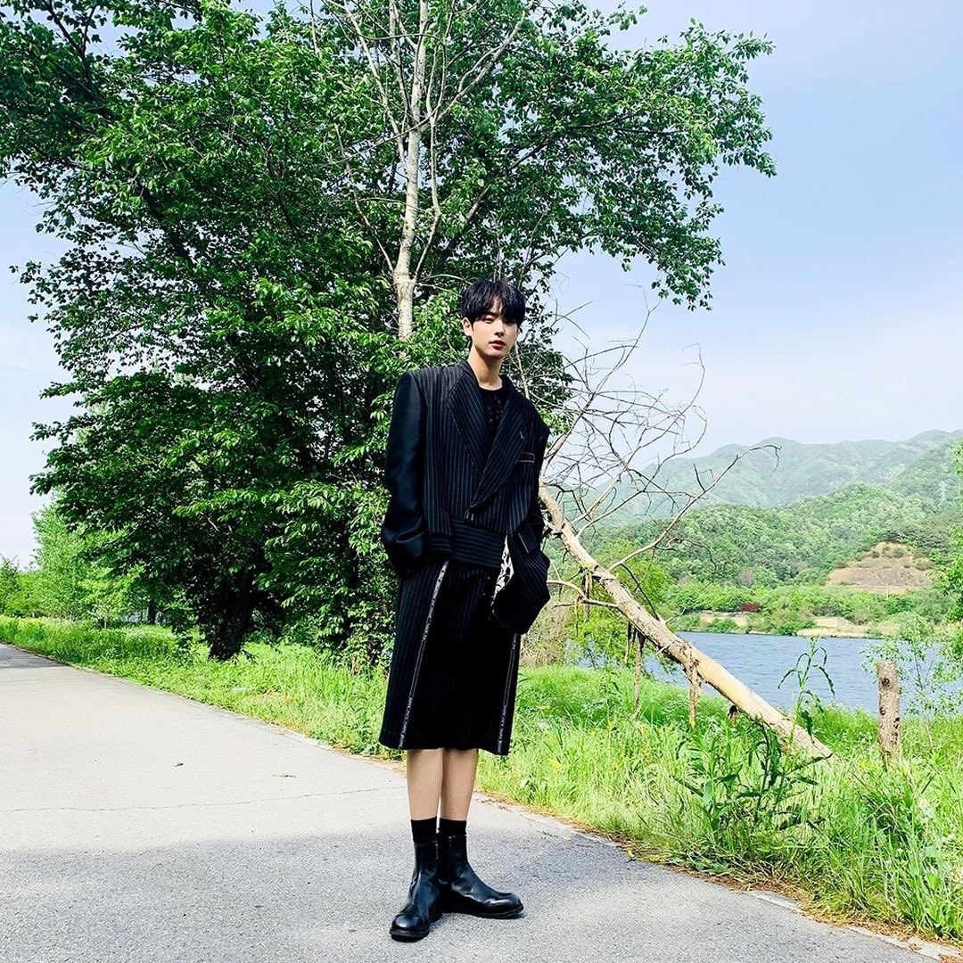 VICTON_TH's tweet photo. 📸 200606 victon1109 IG Update
#DailyByungchan
-
noir god ปย๊งอาริ 😎
-
#VICTON #Mayday
#빅톤 #병찬 #최병찬 #บยองชาน
#ByungChan #JacketLook #OOTD #DailyVicton
#สัดส่วนที่สมบูรณ์แบบ #แบลคบยองชานนี่
#ว่าแต่ยกมือถือมาถ่ายรูป
#เข้าใจแล้วที่ถ่ายรูปโดยปย๊งอาริ #วันนี้ก็หลงรักปย๊ง https://t.co/2t8DY6EjsR