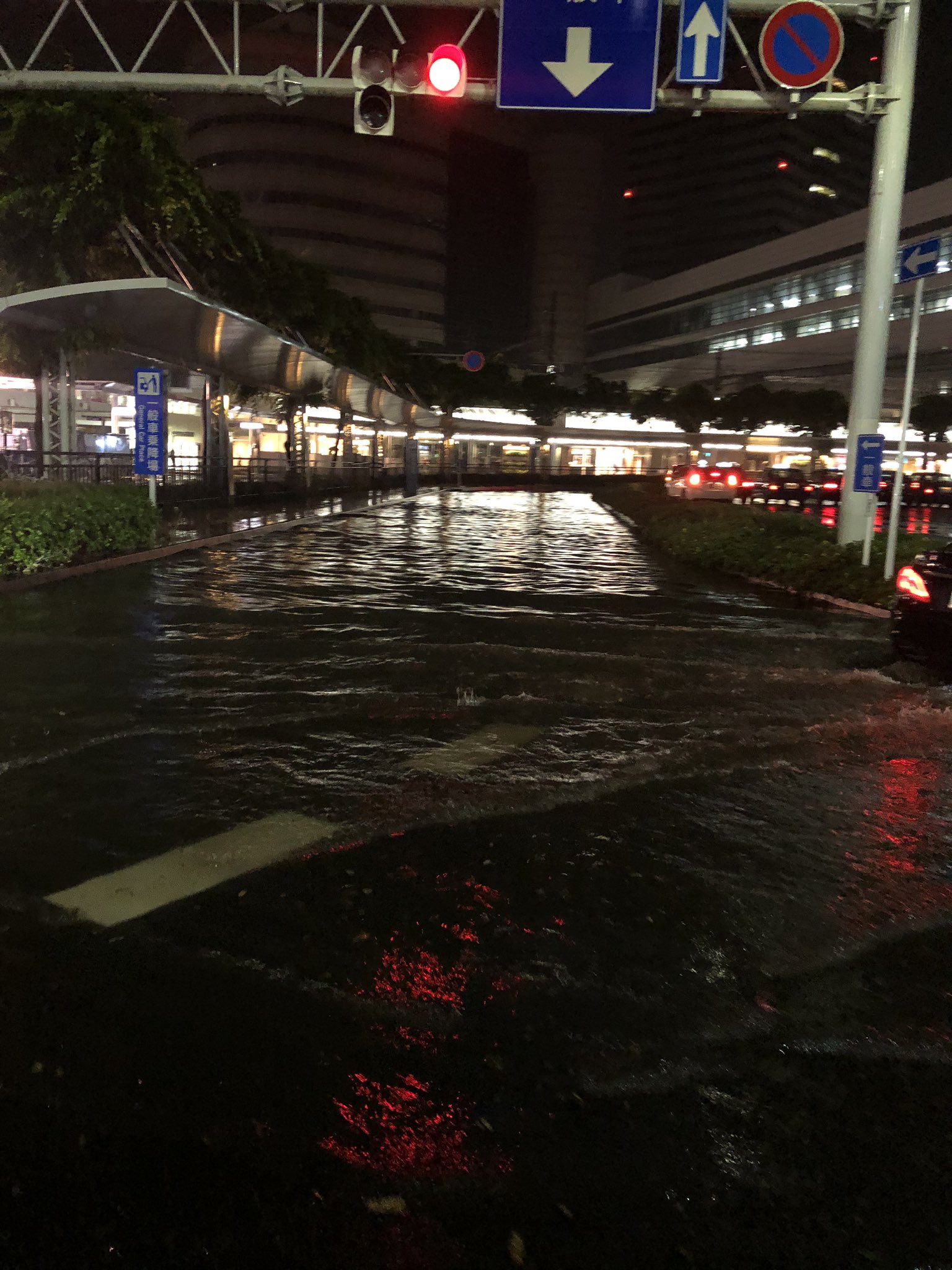 画像 千葉駅に送迎来たら湖を発見w頭の中に浮かんだ言葉はこの瞬間をーw T Co Aqy28sdbiz まとめダネ 画像 千葉駅に送迎来たら湖を発見w頭の中に浮かんだ言葉はこの瞬間をーw T Co Aqy28sdbiz まとめダネ