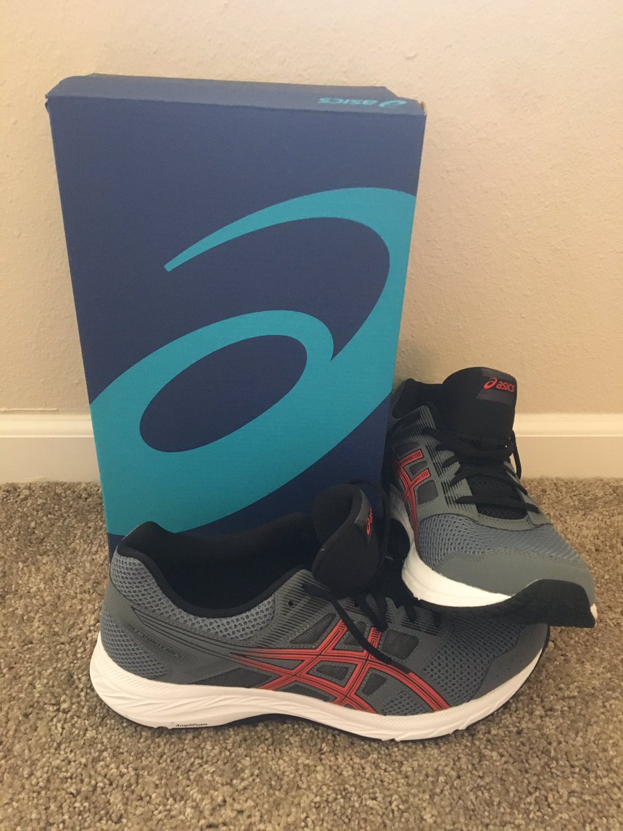 MrMarketingPhD's tweet photo. Watch out @KyleHartPhD & @jward3430. I got some new @ASICSamerica running shoes, so my @fitbit step count should be going up even higher for our step competitions. 🏃♂️👟🏆 #NewShoes #Walking #Jogging #Running #Fitbit #WorkweekHustle #WeekendWarrior #StepCompetition #AsicsRunning https://t.co/ZBDUaNVEPg