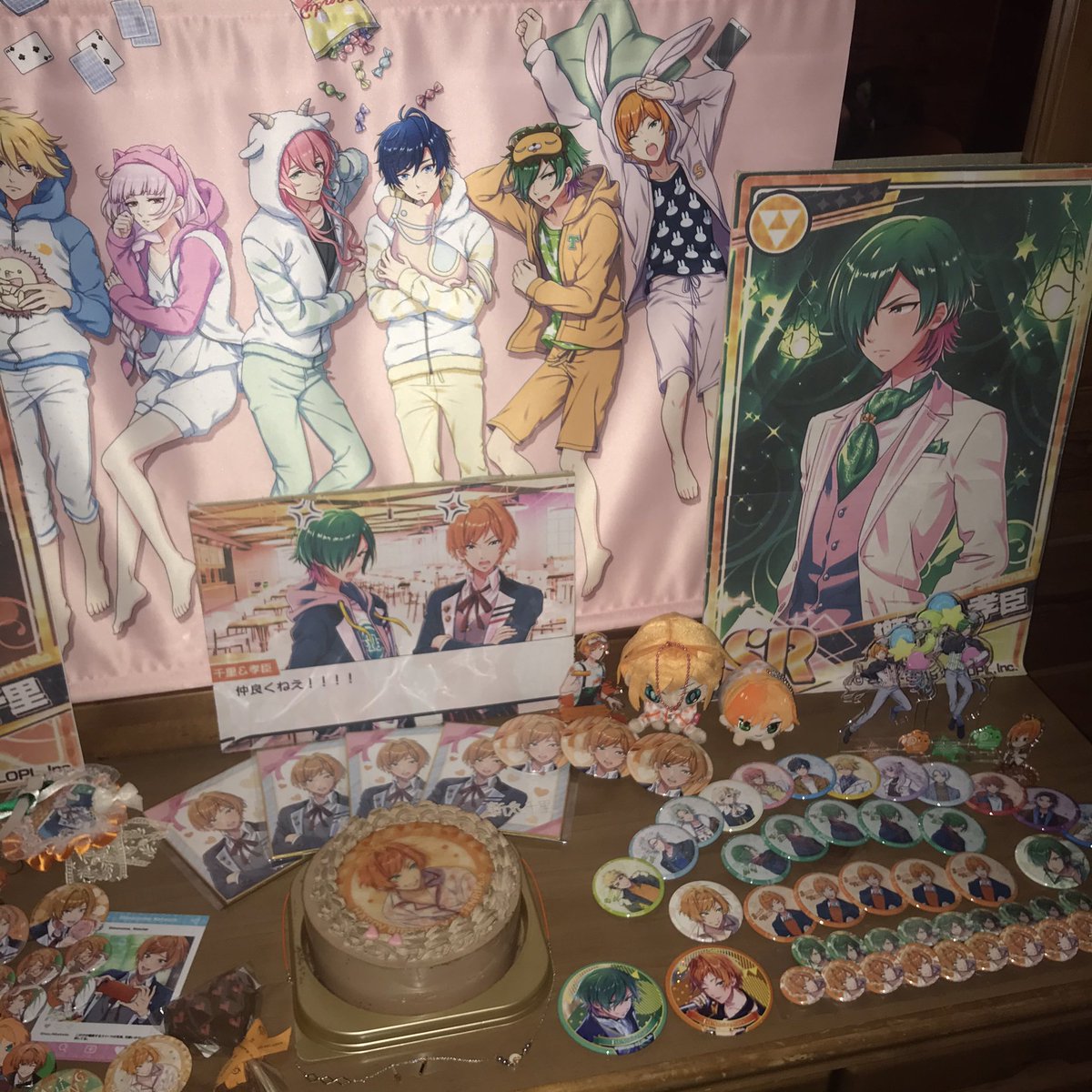 1231000ri's tweet photo. Happy Happy birthday Senri💚🧡🐰 https://t.co/jxuo3ninck
