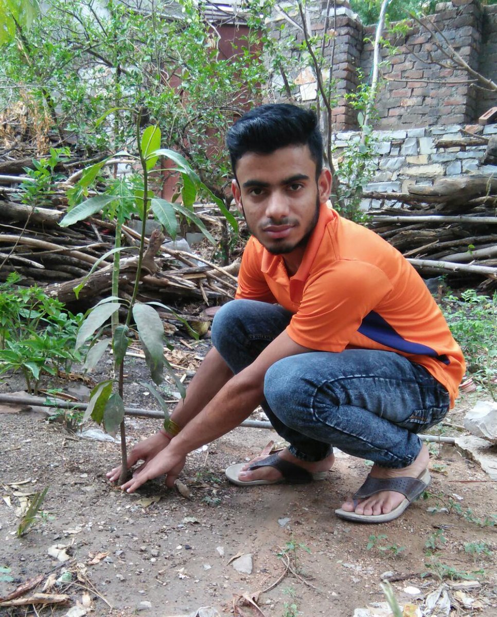 Pahalavan8's tweet photo. #selfiwithplants अभियान के तहत आज  कार्यकर्ताओं ने पौधारोपण किया।
जीवन बचाना है,तो पौधा लगाना है।
🌱🌿🌲🌏
#ABVPचित्तौड़गढ़
"चलो इस धरती को रहने योग्य बनाये।"
#5abvpin_5TreeSFD
#ABVPForNature
#ABVPForFuture
@ABVPVoice @abvpchittor 
@harish_sharma1 @RatanVaishnav6 https://t.co/28hGCHXrZW