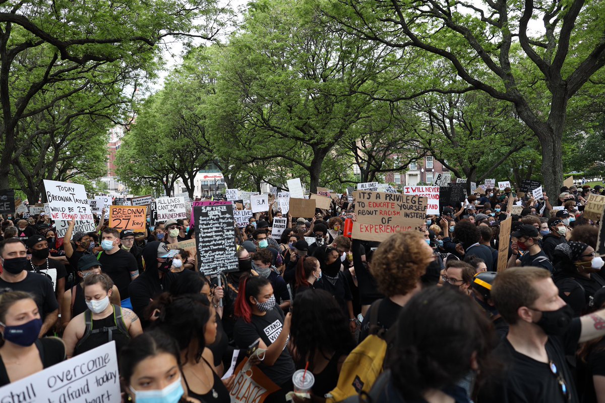 sascharoberts_'s tweet photo. #BlackLivesMattters #providenceprotest https://t.co/RQVTfiDgHq