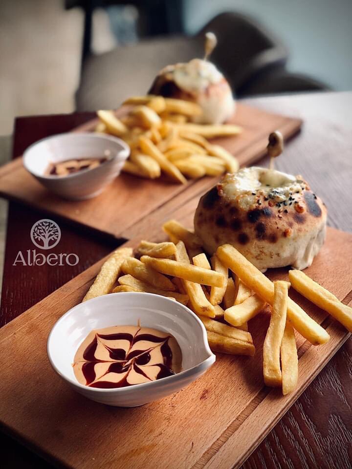 AlberoCafe's tweet photo. كبده فرن &amp; وبرجر فرن🤤💚 من البيرو🌲
للديلــــــــڤــري 🚗 0911891000
كـافـي ومـطعـم 𝐀𝐥𝐛𝐞𝐫𝐨🌲
العنوان : فويهات الغربيه بلعون مقابل الجامعه الدوليه
📞0911891000 https://t.co/1L3H2Y8uxN