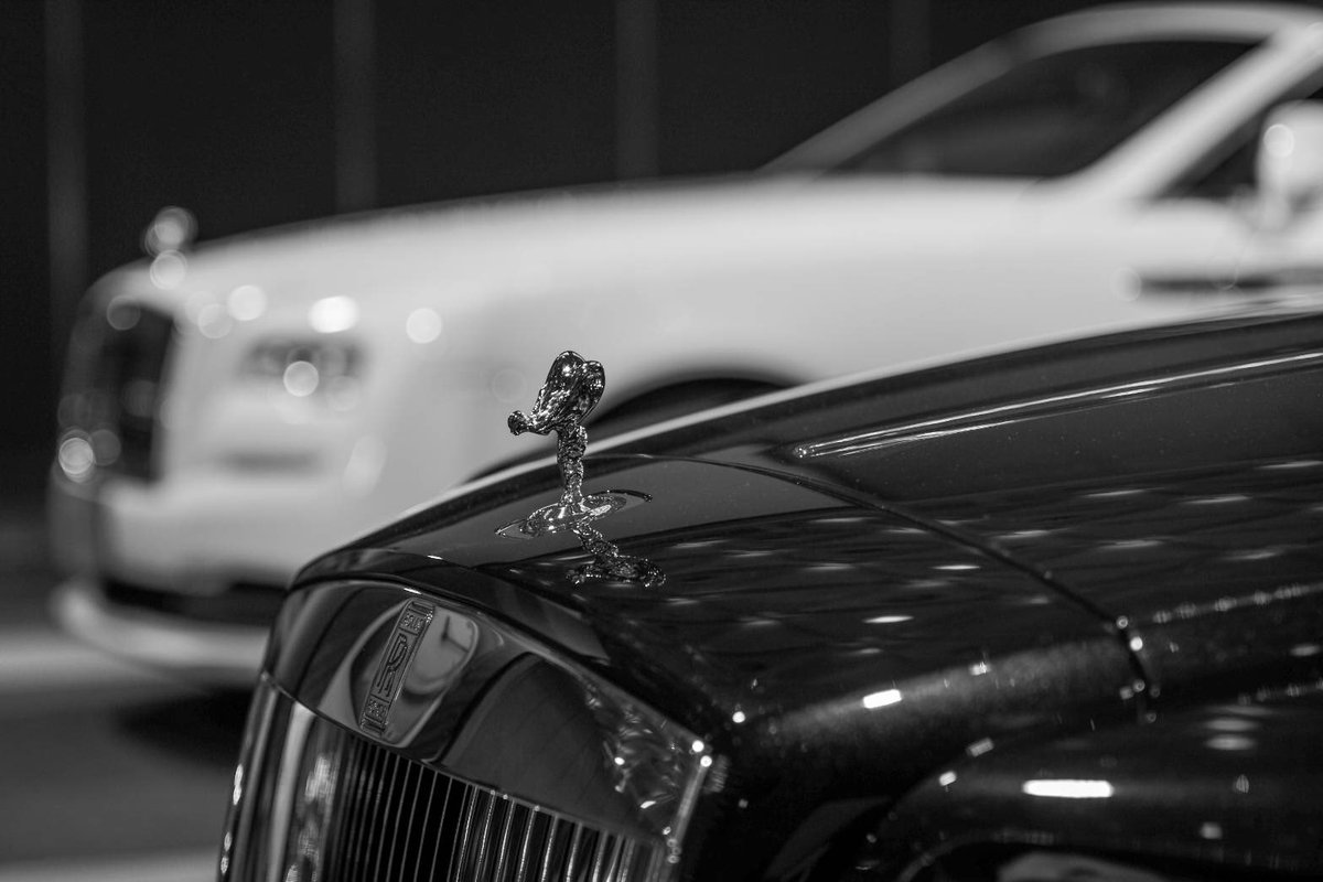 あかりヘリメカ على تويتر モチベーション低空飛行中 大好きなロールスロイスファントム グリルやピラーの鏡面仕上げとか ほんと美しいし 英国車の独特のデザインも大好き ロールスロイス Rollsroyce セダン好きな人リツイート 車好きと繋がりたい 女性整備士