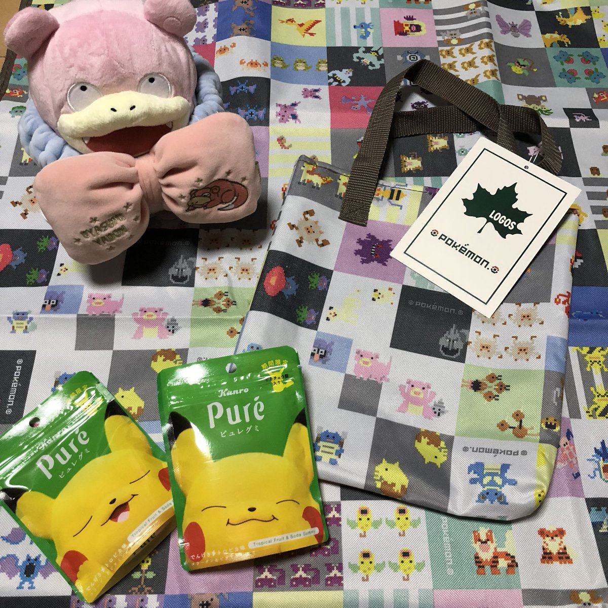ひまわり ロゴスのポケモンコラボ 可愛すぎるやぁん どれも欲しかったけど レジャーシートを購入やん 袋の柄はヤドンがいるのを 厳選やーん W ヤドン ヤドンだいすきクラブ ひまわり ロゴスのポケモンコラボ 可愛すぎるやぁん どれも欲しかったけど レジャーシートを購入やん 袋の柄はヤドンがいるのを 厳選やーん W ヤドン ヤドンだいすきクラブ