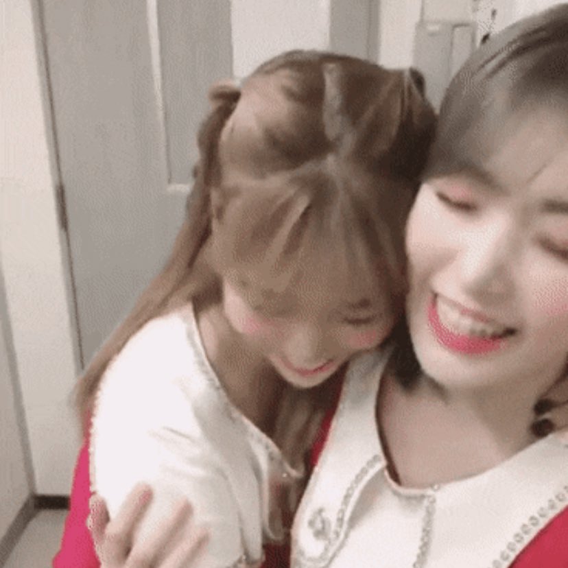 고양이 뒤에 강쥐 숨음