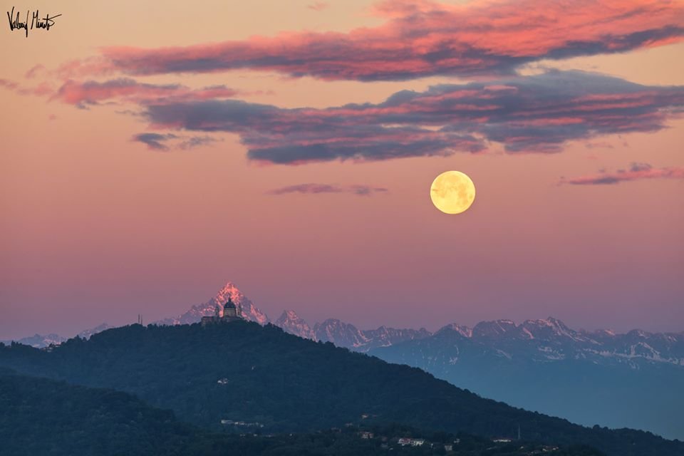 TorinodaScoprir's tweet photo. Ci sono dei momenti di magia pura che nessun calcolo perfetto di posizione, allineamento ed orario ti possono regalare 💙
Ore 06:45 di questa mattina
(Valerio Minato pH) https://t.co/eAQ23iZXwq