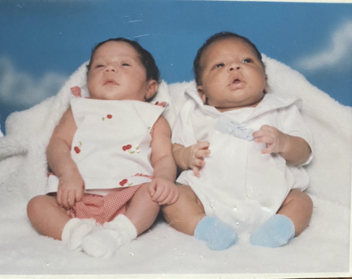 Demz_Jewlz tweet media