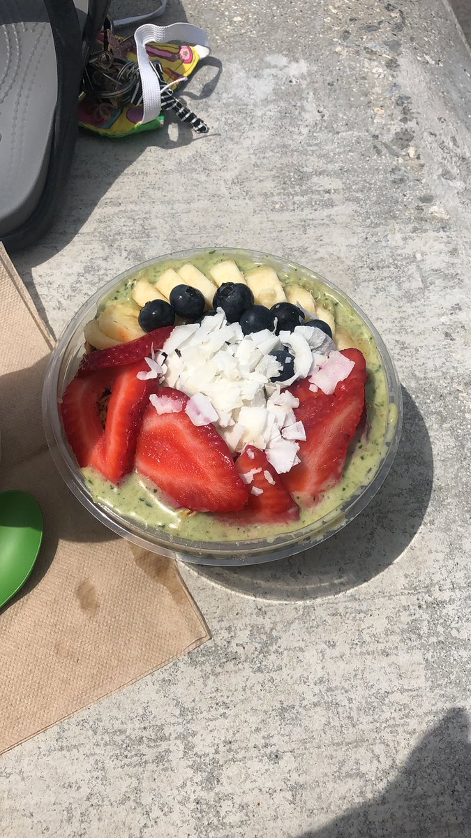 sfenway's tweet photo. Nothing beats breakfast on the #Wall #NorthBeach @TheGreenRoom @Hampton_Beach  with my girls https://t.co/dHdFe62Z8C