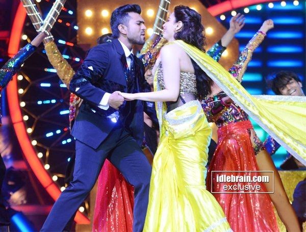 naveenpari2's tweet image. A Small Survey 📝Mutual Fans of #Ramcharan - #Thamana Retweet the Post &amp;amp; cmnt Below!

#BoxOfficeKingRAMCHARAN