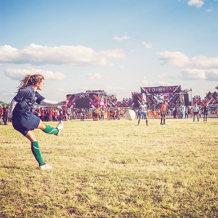 **MMXX-Heimspiel**
- Medi-History
- MediCampus
- E-Sports
- Wohnzimmerkonzerte
- E-Sports
- Workshops
- Medisongs Unplugged
- Video-Premieren
Samstag, 13. Juni ab 15:00 Uhr!
Foto📸: @ikonicp

#MMXX #heimspiel #medis #medimeisterschaften #esports #vorfreude #zusammenhalt #NURLiebe