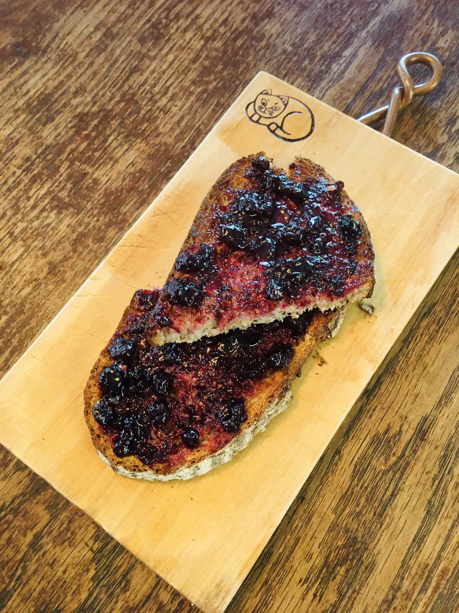 matscat's tweet photo. This month’s seasonal jam is blueberry and lemon! 😋 Happy to see the shop open again! 
#Kamakura https://t.co/g5EiSvAPZE