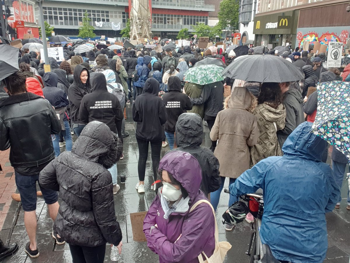 EmmaCollins4's tweet image. Today thousands in Leicester knelt for 9 mins in solidarity for Black Lives Matter and George Floyd. 
Through the thunder and rain we stood together.
The UK is making its voice heard.
Thank you to @PalayeRoyale for encouraging me to be here today @SebastianDanzig @EmersonBarrett