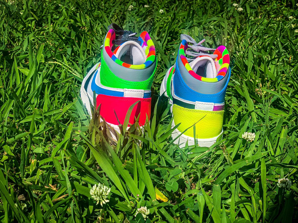 BShow25's tweet photo. 🚨🚨🚨🚨🚨🚨🚨🚨🚨🚨🚨
New Custom Alert‼️
.
CommentLmk what y’all think 👇🏾👇🏾‼️
.
#airjordan1 #custom #custommade #customshoes #aj1mid #aj1 https://t.co/LzFDIOW4Vy