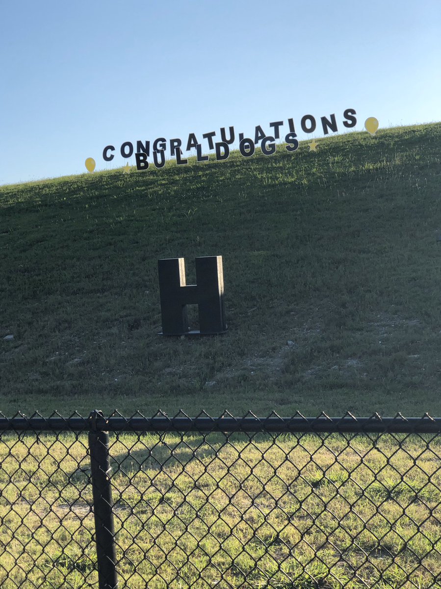 NikaHarrell's tweet photo. It was great to see all of the graduating seniors @NorthForestHigh Senior Celebration. Way to go Bulldogs! #HISD2020Seniors @MsKrisLee04 @KaliSpates https://t.co/4CzKmwEGau