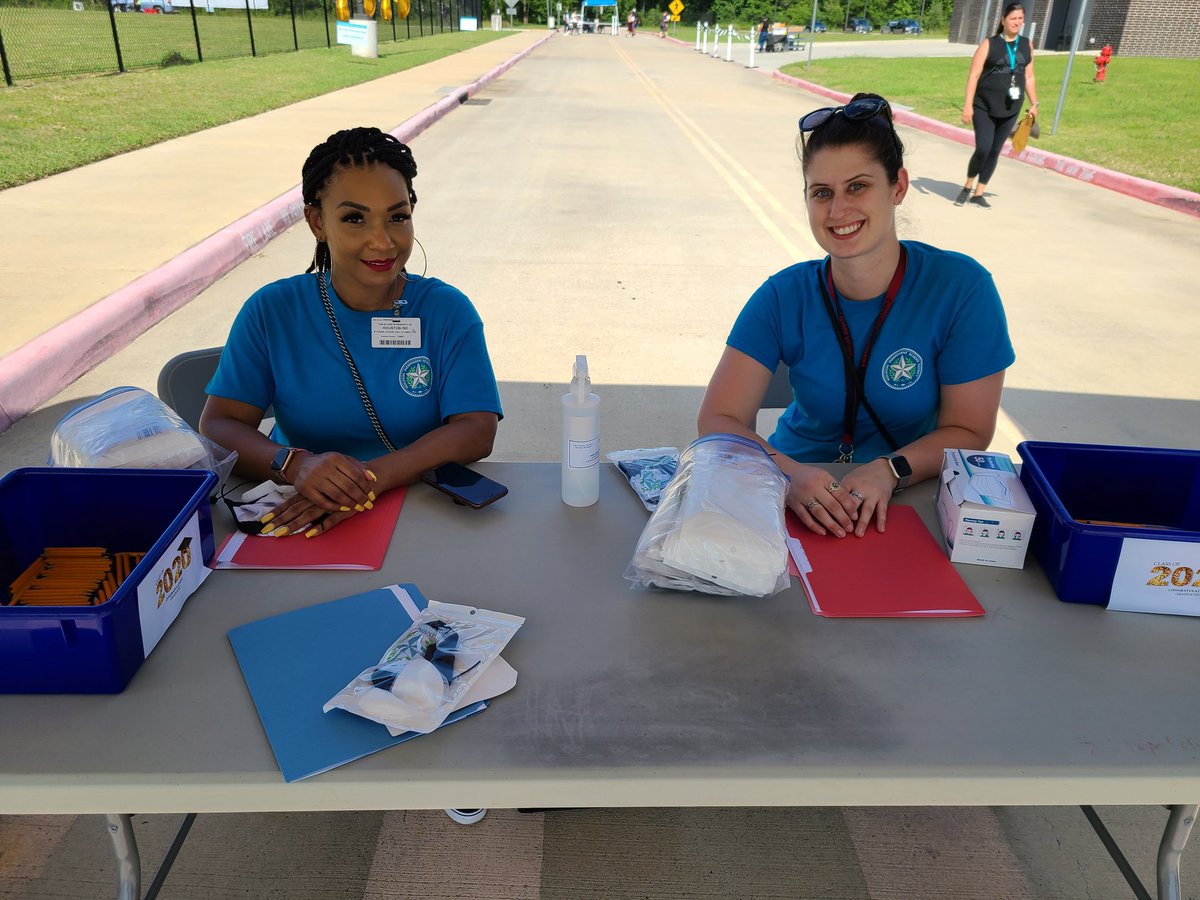 It was great to see all of the graduating seniors <a href="/NorthForestHigh/">North Forest High School</a> Senior Celebration. Way to go Bulldogs! #HISD2020Seniors <a href="/MsKrisLee04/">Kristy Lee</a> <a href="/KaliSpates/">Kali Spates</a>