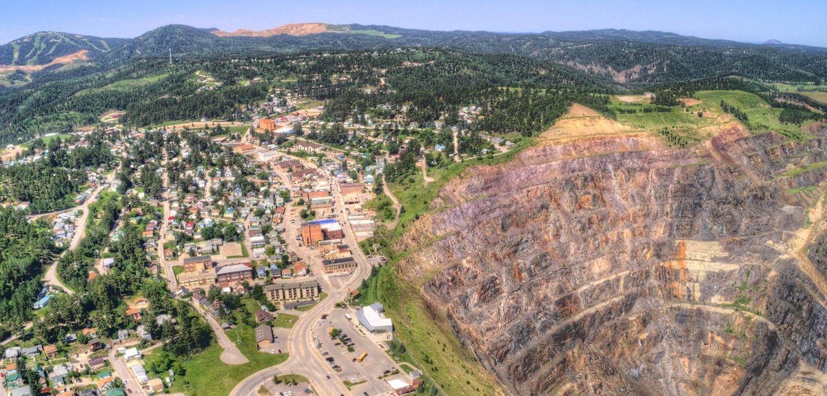 JetPinkVacation's tweet photo. Ever wanted to visit Mount Rushmore? We currently have over 30 week stays at Barefoot Resort in Lead, South Dakota starting at only $391 for the week!  #travelmore #giveback https://t.co/4lFyKAcIkU