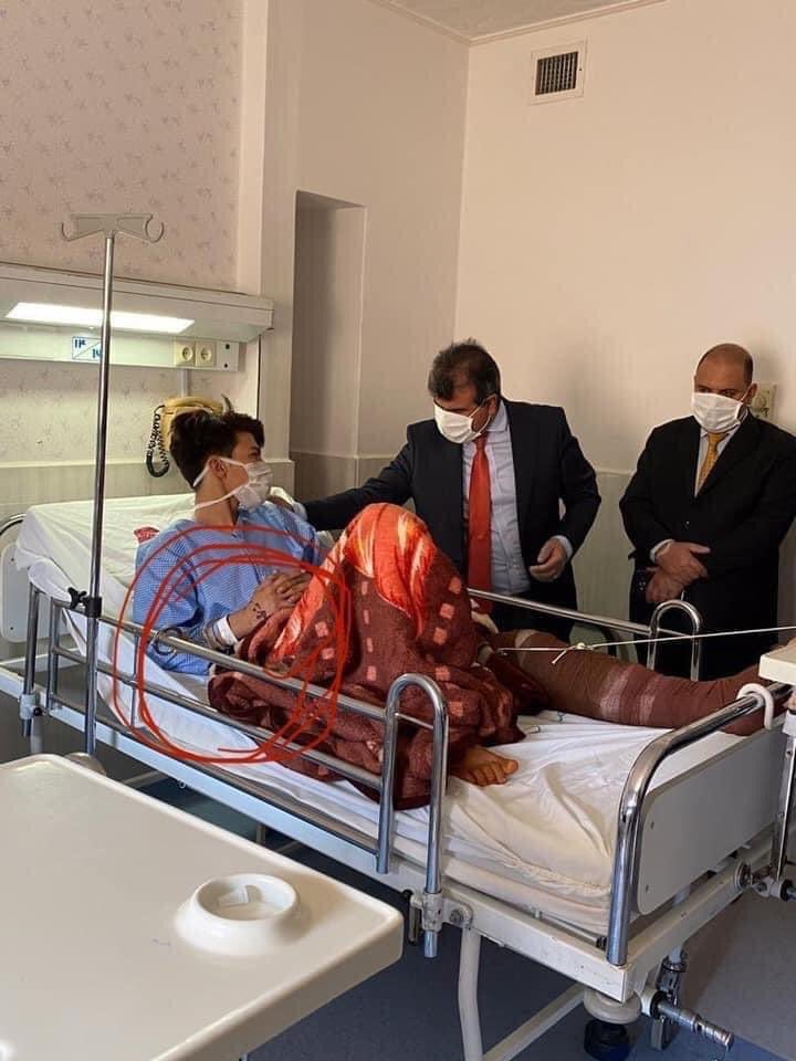 RahmatullahN's tweet photo. سفير كبير افغانستان مقيم تهران در حال عيادت از حمزه بن لادن (بلا تشبيه)! https://t.co/UFF1oXJ9Ga