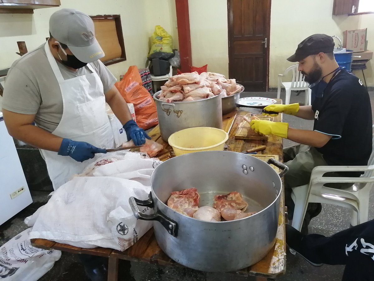 AsambleaPor's tweet photo. Muy agradecidos desde Camsat a la ciudadanía que hizo su aporte, a través de @TodosPorPy, a nuestras 3 ollas populares (1300 platos diarios) en Bañado Tacumbú. Esta semana recibimos 16.500.000 gs. https://t.co/YQbb2pQ0vY