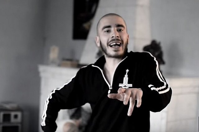 хаски рэпер автомат. хаски репер в олимпийке. хаски лысый рэпер. хаски рэпер. хаски пуля.