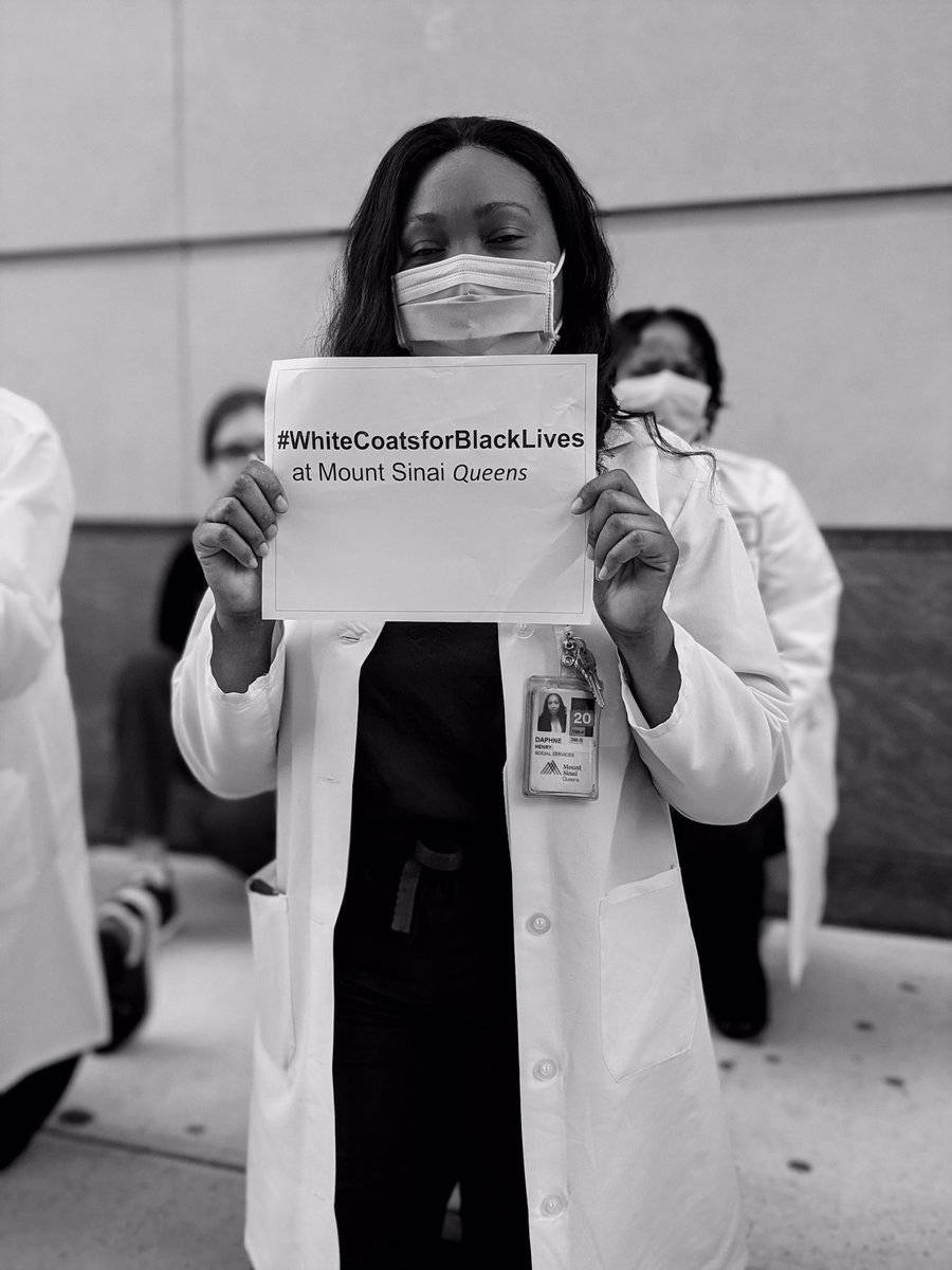 MountSinaiNYC's tweet photo. Yesterday, members of the Mount Sinai community joined together in a moment of solidarity and reflection.

#WhiteCoatsForBlackLives #BlackLivesMatter https://t.co/m9NT92p9y1