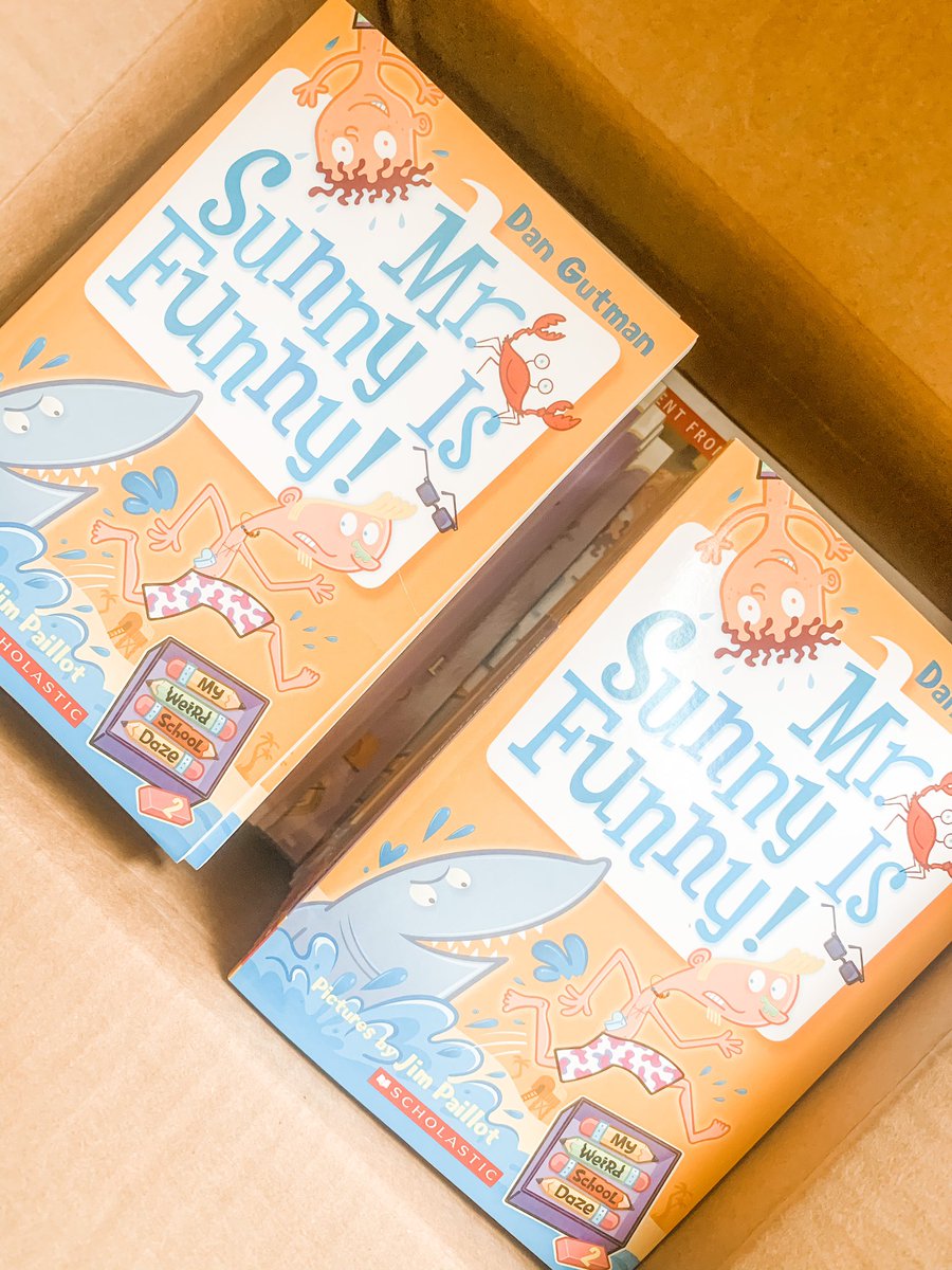 My book box came in! I can’t wait to give these to my students for end of the year gifts.💖 #thirdgrade #teachertalk #scholastic #summerreading <a href="/DanGutman/">Dan Gutman</a> @DanGutmanBooks @ScholasticTeach