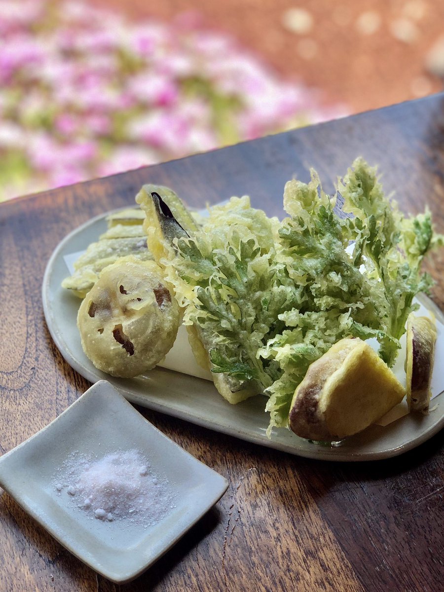 ট ইট র おづつみ園 尾堤 宏 昼ごはん 息子の手打ち蕎麦を目的に 佐野 花鳥風月 さんへ 美味しい手づくり惣菜と サックサクの野菜天ぷら 蕎麦から自園で栽培し 3 7の黄金比で打った 蕎麦の喉越しはサイコー アウトレットに脇目も振らず いもフライに