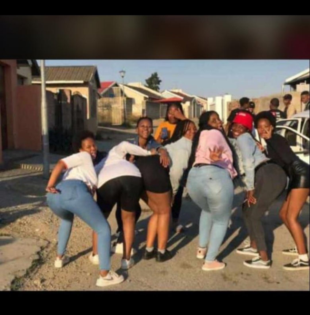 sbetweene's tweet photo. That's the gang before they got arrested 😭😭😭😭😭😭😭 https://t.co/GmMyvU6a3E
