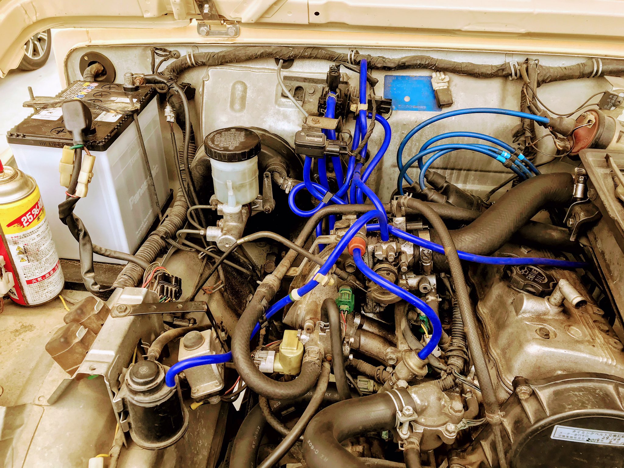 Taka ジムニーイジリー岡田 Ja11vのバキュームホース交換 だいぶ ホース類が古く硬くなっていて 細かい ヒビ割れがヒドイです 社外品ですが 色も変えてみて エンジン内も明るくなりましたね ジムニー ジムニーja11 ジムニーja11改 Taka ジムニーイジリー岡田 Ja11vのバキュームホース交換 だいぶ ホース類が古く硬くなっていて 細かい ヒビ割れがヒドイです 社外品ですが 色も変えてみて エンジン内も明るくなりましたね ジムニー ジムニーja11 ジムニーja11改