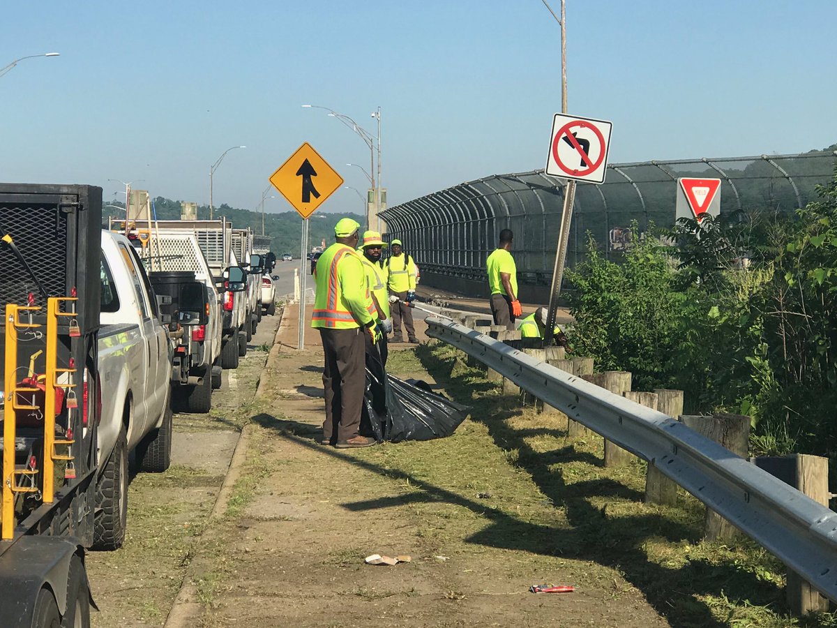 311Cincy's tweet photo. DPS Crews sweating it out on this hot and sunny Saturday!! 💪🥵😎 #WeekendWorkflow #EverydayDepartment https://t.co/PVrnFbdSGK