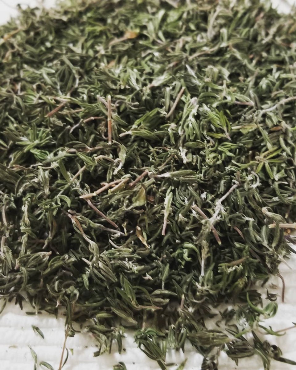 fullonflavor's tweet photo. Received a bag of fresh thyme from my sister so I decided to dry some to preserve it.
#thyme #season #seasoning #spice #herb #herbs #flavor #flavorful #goodfood #food #cook #cooking #kitchen #chef #ChefJanet https://t.co/ZTwf6dv1xC