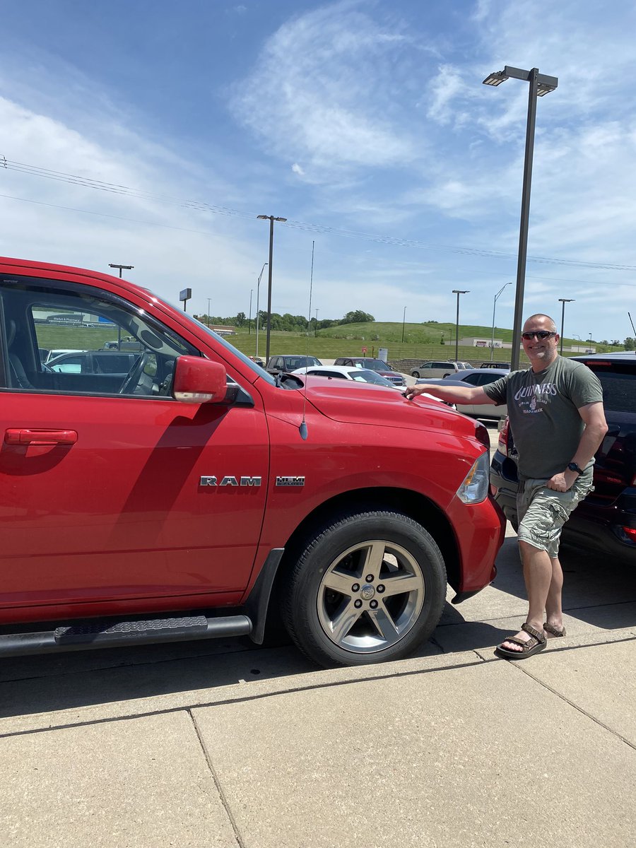 rdennisjr's tweet image. Clifford has been a great truck but has been retired.  2010 with 197,000 miles became a 2016 with 19,000 miles.  And it’s brighter.  #newusedtruck #helptheeconomy