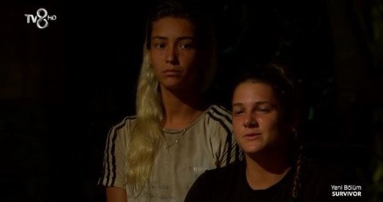 Azerima1's tweet photo. Nisa kısaca şunu söylemek istiyor.
Bu takımdan bir halt olmaz.
#nisaboeluekbası
#survivor2020 https://t.co/2y256xfpHx