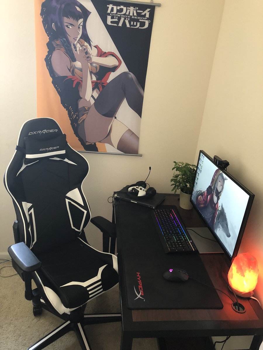 travy_plays's tweet photo. Thank you @DXRacer for the sick chair! I feel like a real gamer now😈 #CurrentSetup https://t.co/2L99DltZNQ