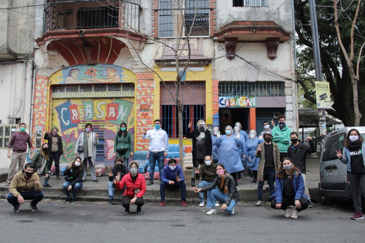 USolidarixs's tweet photo. Este sábado 6 de junio dimos una mano en 14 comedores de las Comunas 4 y 8 en una nueva jornada de la campaña. Gracias a todes por las donaciones y el esfuerzo para seguir ayudando a quienes peor la pasan.
#UyCS
#UniversidadSolidaria https://t.co/VfsVKsx7bD