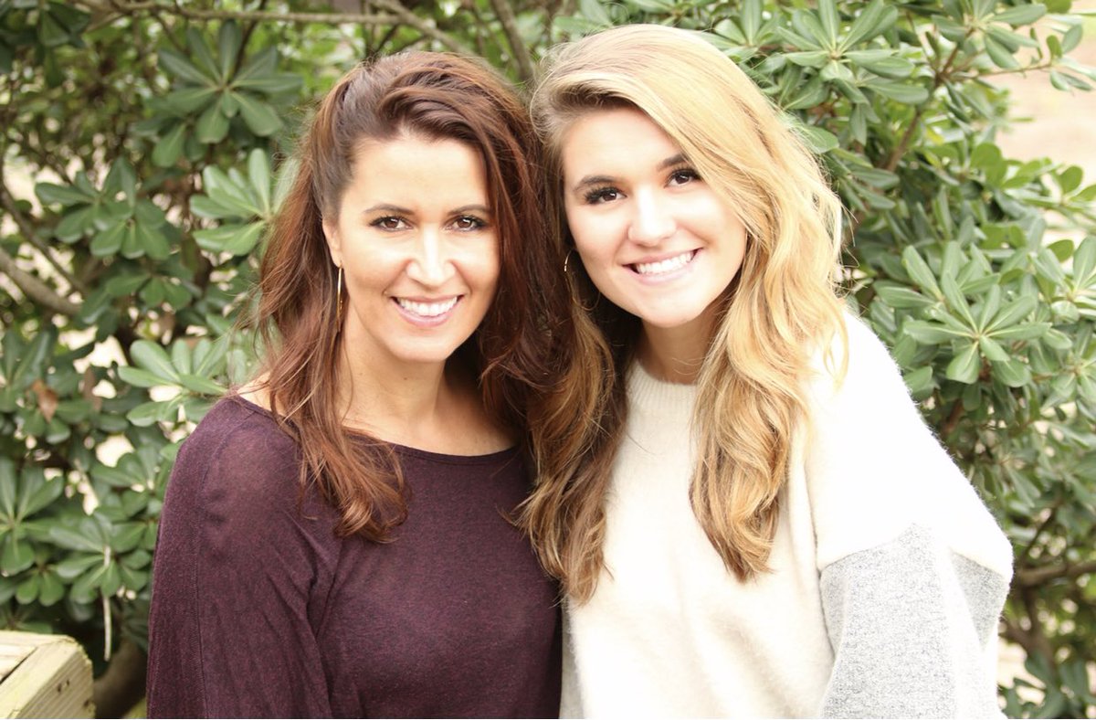evanfox35's tweet photo. Happy birthday to my beautiful mama! we are all so lucky to have you. you have always been such an amazing role model to me and so many others ! I love you 🤍 https://t.co/U3Zp3a8wzx