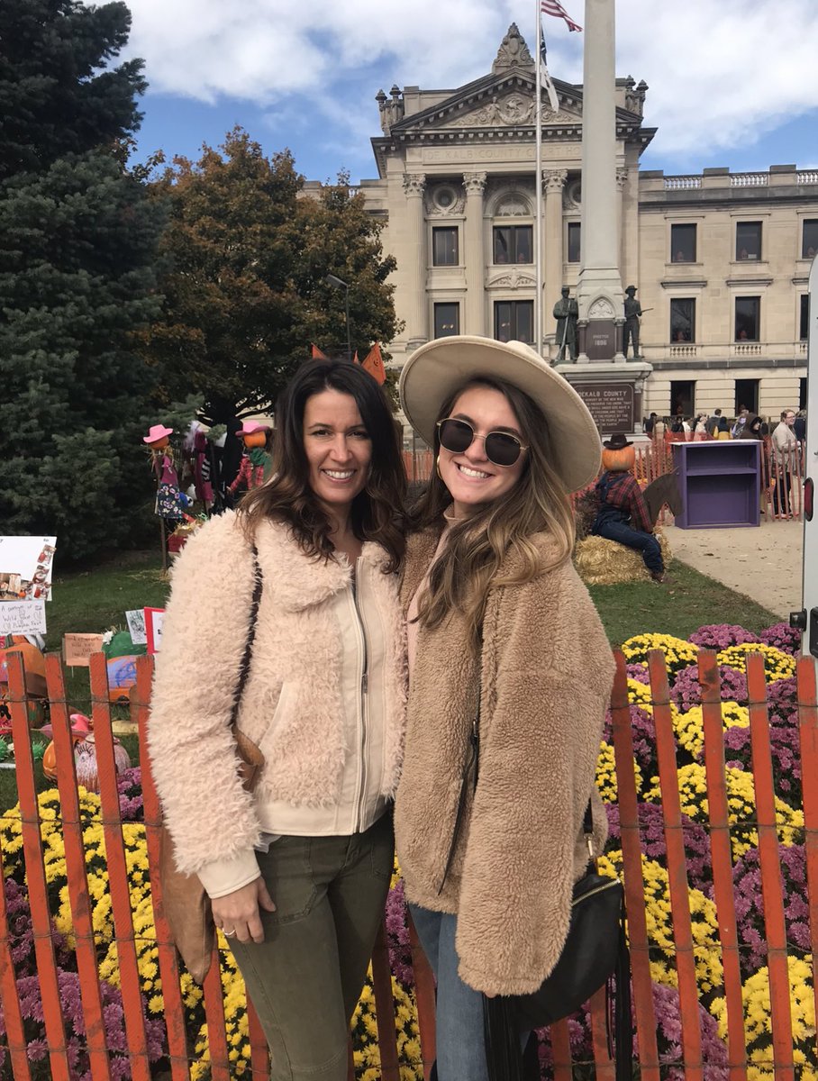 evanfox35's tweet photo. Happy birthday to my beautiful mama! we are all so lucky to have you. you have always been such an amazing role model to me and so many others ! I love you 🤍 https://t.co/U3Zp3a8wzx