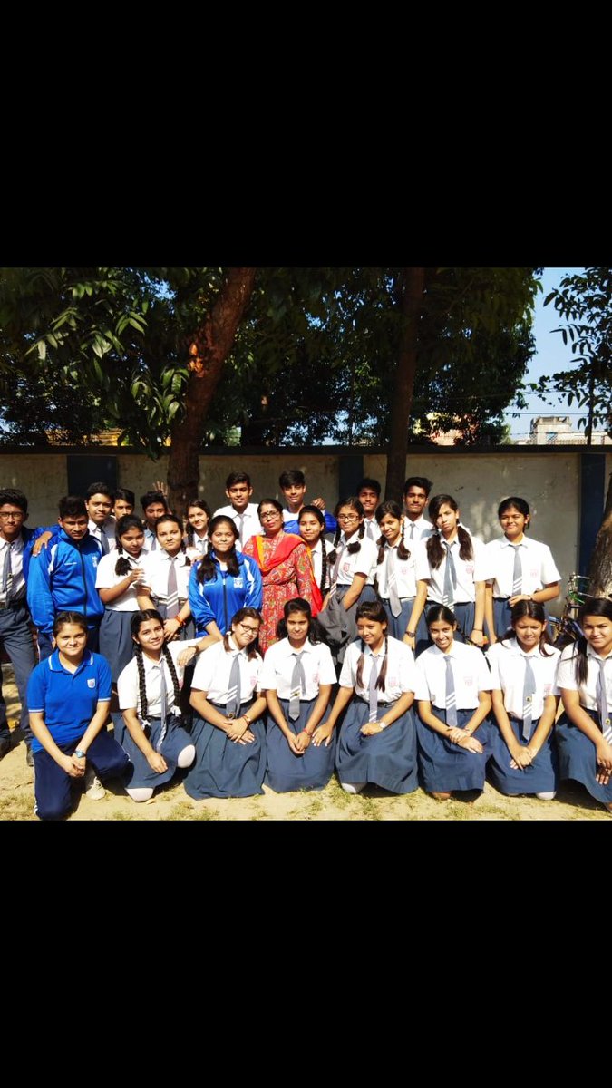 chandradrita's tweet photo. This day was one of the best day in my life #farewell #classmates #stephenites #throwback #india #indianblogger #tweeter #SaturdayVibes https://t.co/Ynjtqwcytr