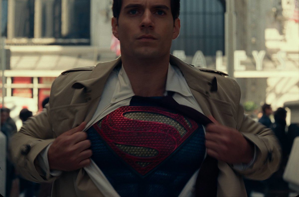40 - SUPERMAN ENDING: -Superman and Clark Kent died in BvS, remember?So, in Metropolis, Clark returns to the Daily Planet and Lois introduces him to Perry White as Superman.