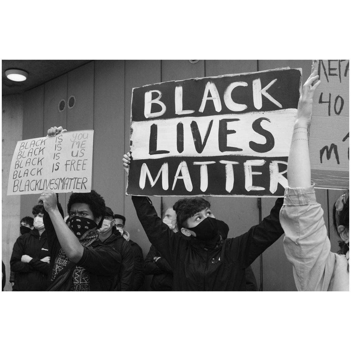 Atelier_Dope's tweet photo. Black Lives Matter Protest #Manchester #BlackLivesMattters #streetphotographer https://t.co/vqraW2qTPs