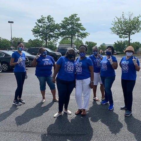 ZPhiB_EPZ's tweet photo. It was a great day for members of Eta Pi Zeta chapter to assist with lessening the spread of Covid-19 by distributing hand sanitizers and encouragement. #ZPhiB2020 #ZPhiB #HPiZ1973 #EtaPiZetaChapter #MoCoZetas #MontgomeryCountyMD #ServiceAlways https://t.co/1pEi0LnxBZ