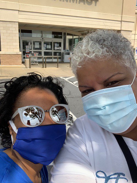 ZPhiB_EPZ's tweet photo. It was a great day for members of Eta Pi Zeta chapter to assist with lessening the spread of Covid-19 by distributing hand sanitizers and encouragement. #ZPhiB2020 #ZPhiB #HPiZ1973 #EtaPiZetaChapter #MoCoZetas #MontgomeryCountyMD #ServiceAlways https://t.co/1pEi0LnxBZ