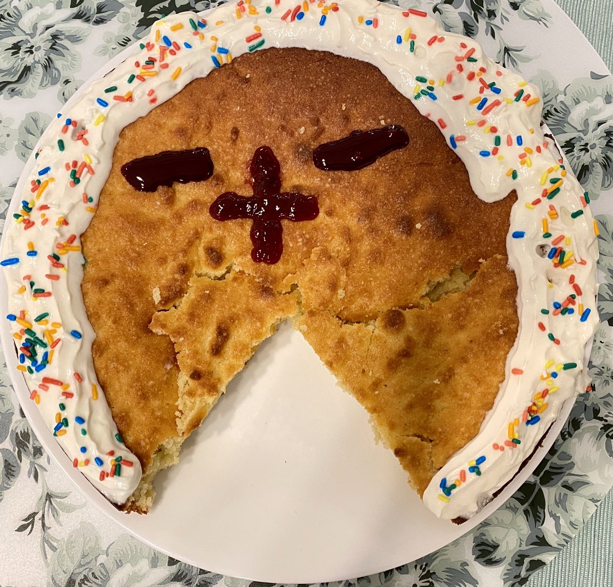 RiveraCleofe's tweet photo. @WPS_1A_2019 #AMATHSINGDAY2020 #WPSMaths. Fraction 🧁cake🙂 https://t.co/PA7L9MmDrY