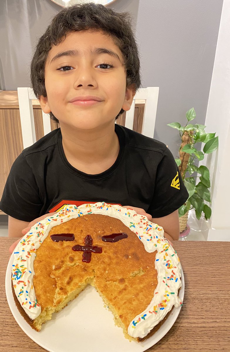 RiveraCleofe's tweet photo. @WPS_1A_2019 #AMATHSINGDAY2020 #WPSMaths. Fraction 🧁cake🙂 https://t.co/PA7L9MmDrY