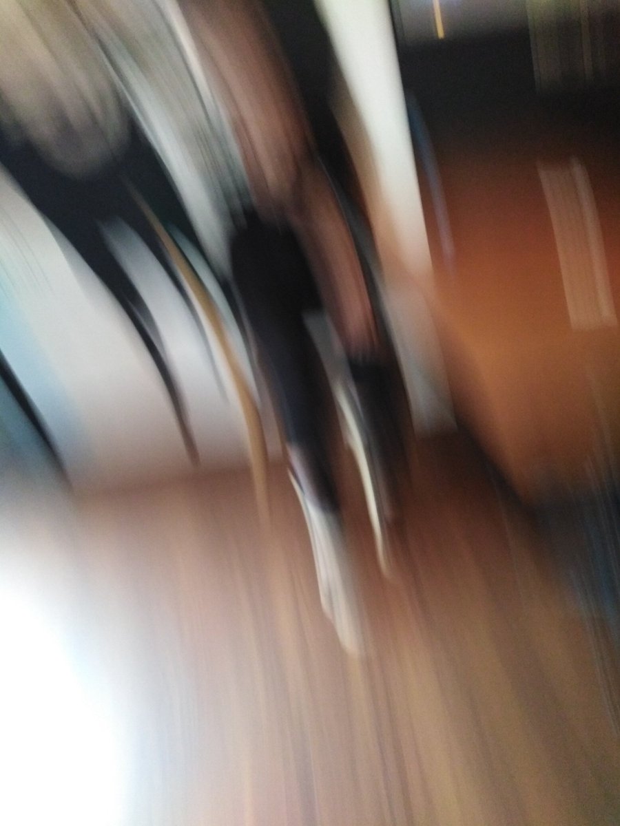 kuzemin                         benim
fotoğrafını                     fotoğrafımı
çekerim;                         çeker;